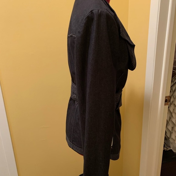 Robert Louis Wide Lapel Jean Jacket with Belt and contrasting trim - Picture 7 of 12